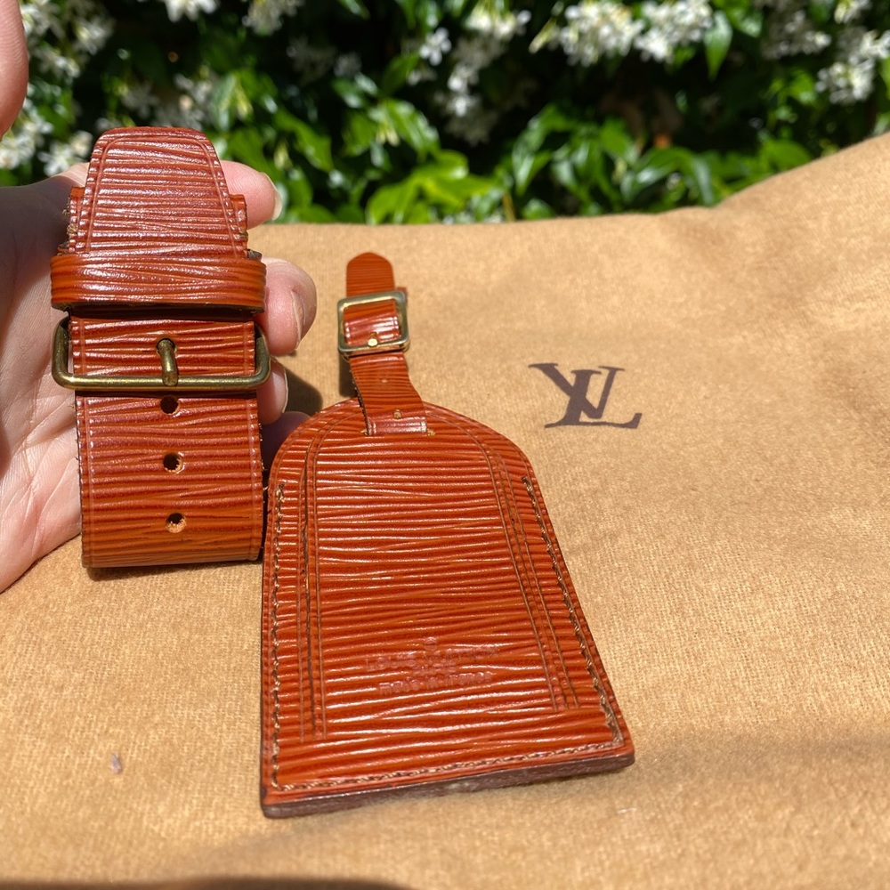 ❌SOLD❌  Louis Vuitton luggage tag & Poignet set!